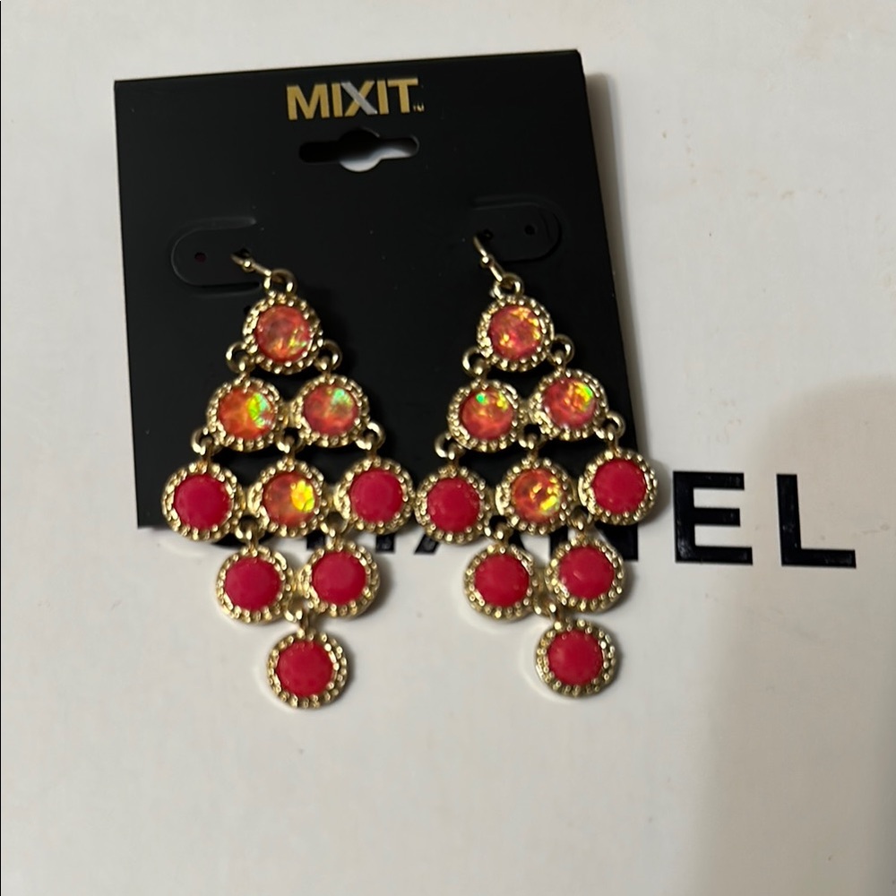 Mixit Gold and Vibrant  Chandelier Earrings NWT 💕4x15$